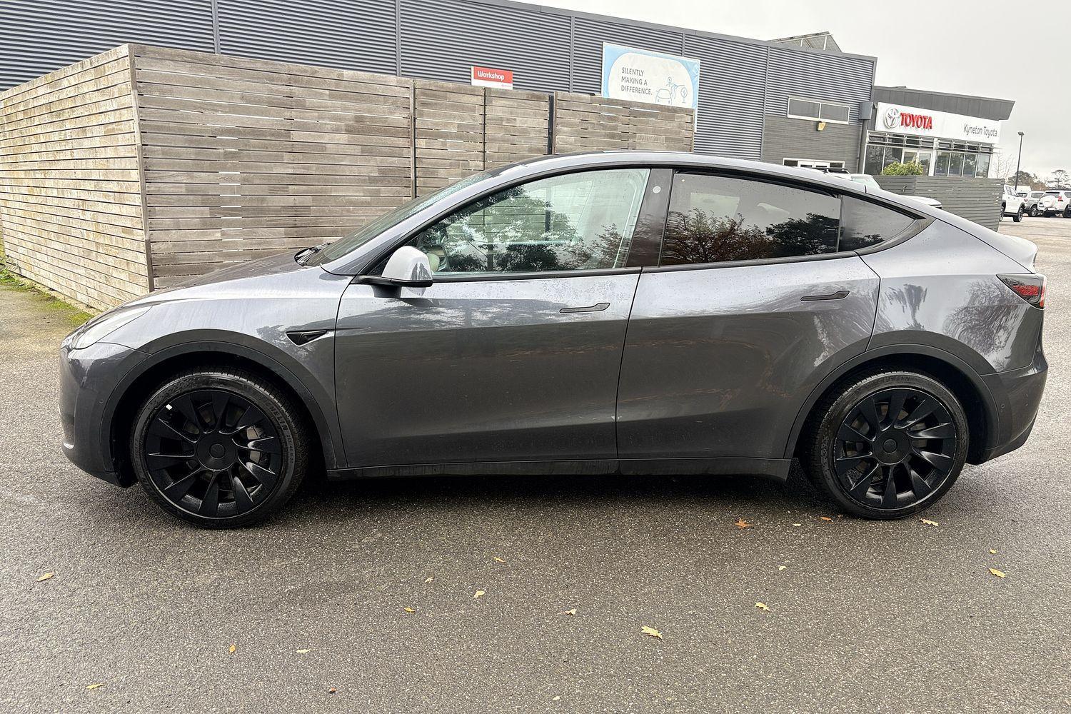 2022 Tesla Model Y Rear-Wheel Drive in Grey