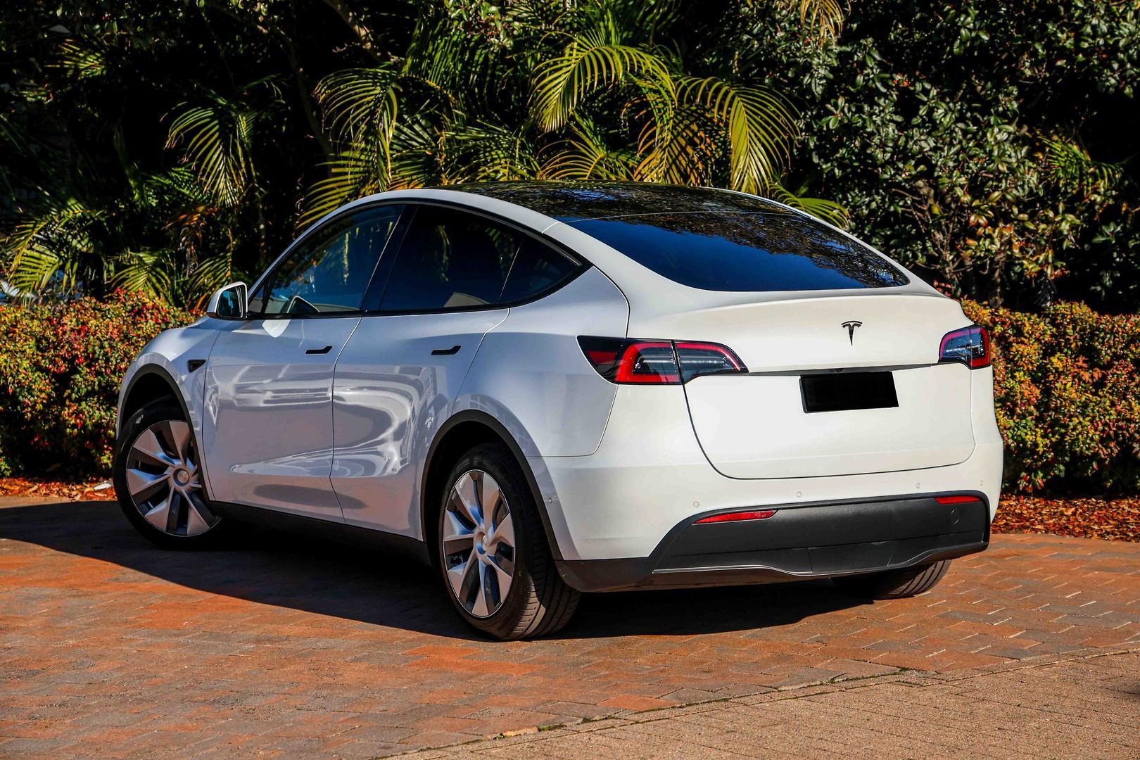 2023 Tesla Model Y Rear-Wheel Drive in White