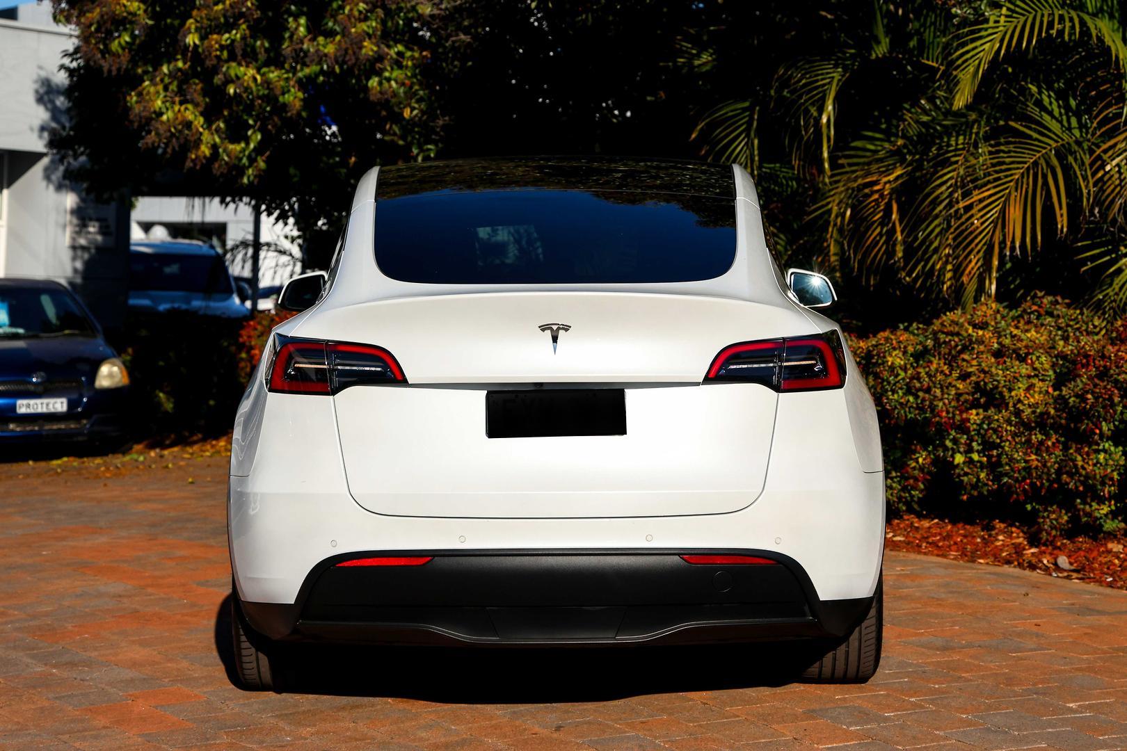 2023 Tesla Model Y Rear-Wheel Drive in White