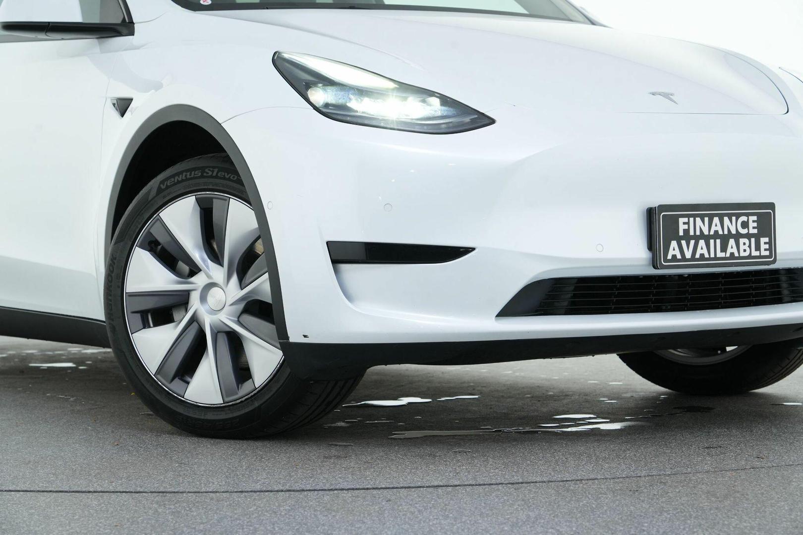 2022 Tesla Model Y Rear-Wheel Drive in White