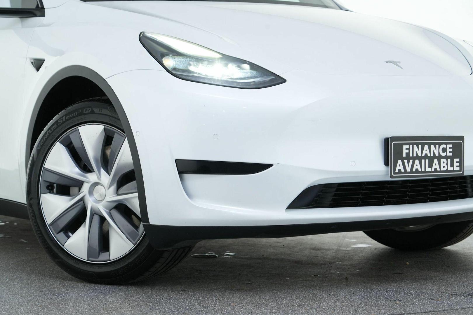 2022 Tesla Model Y Rear-Wheel Drive in White