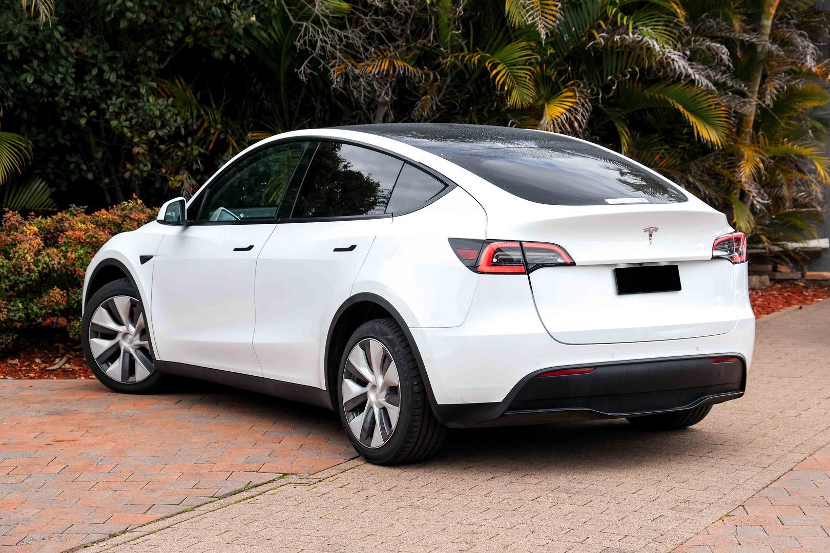 2023 Tesla Model Y Rear-Wheel Drive in White
