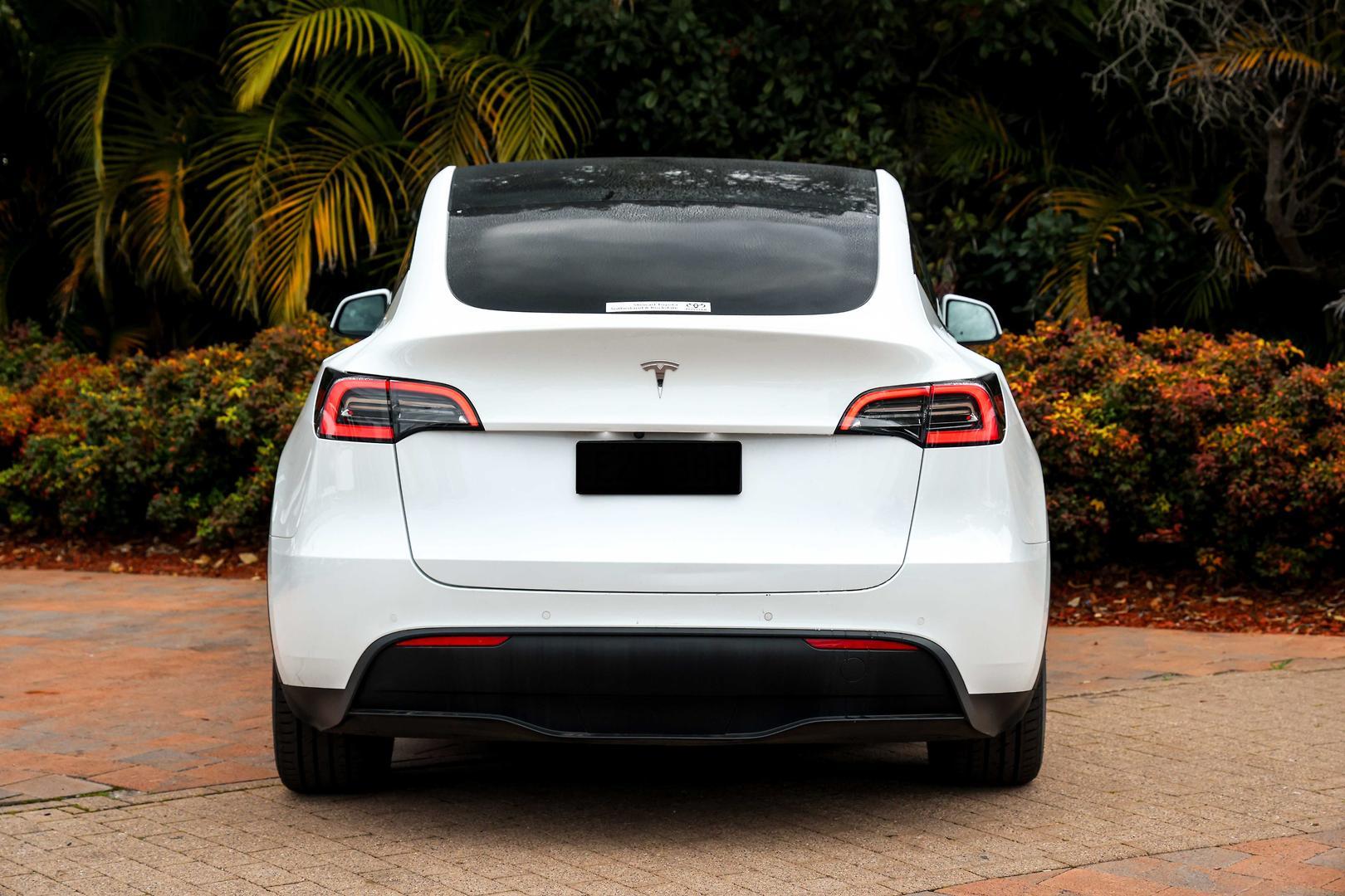 2023 Tesla Model Y Rear-Wheel Drive in White