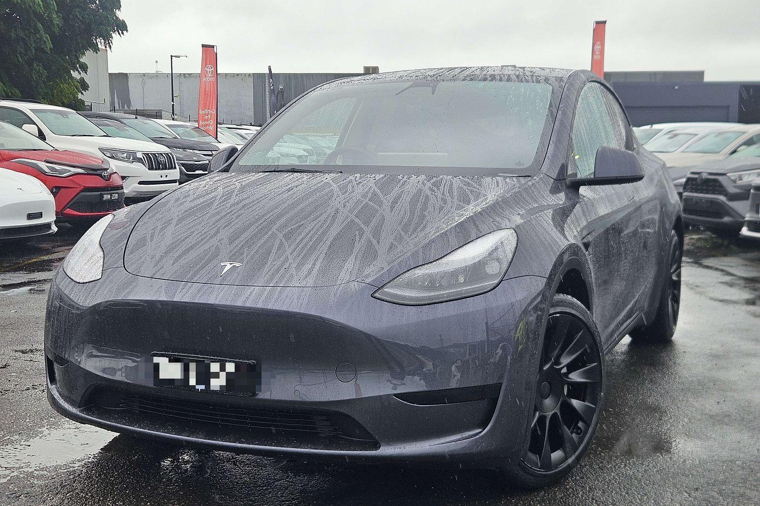 2022 Tesla Model Y Rear-Wheel Drive in Grey