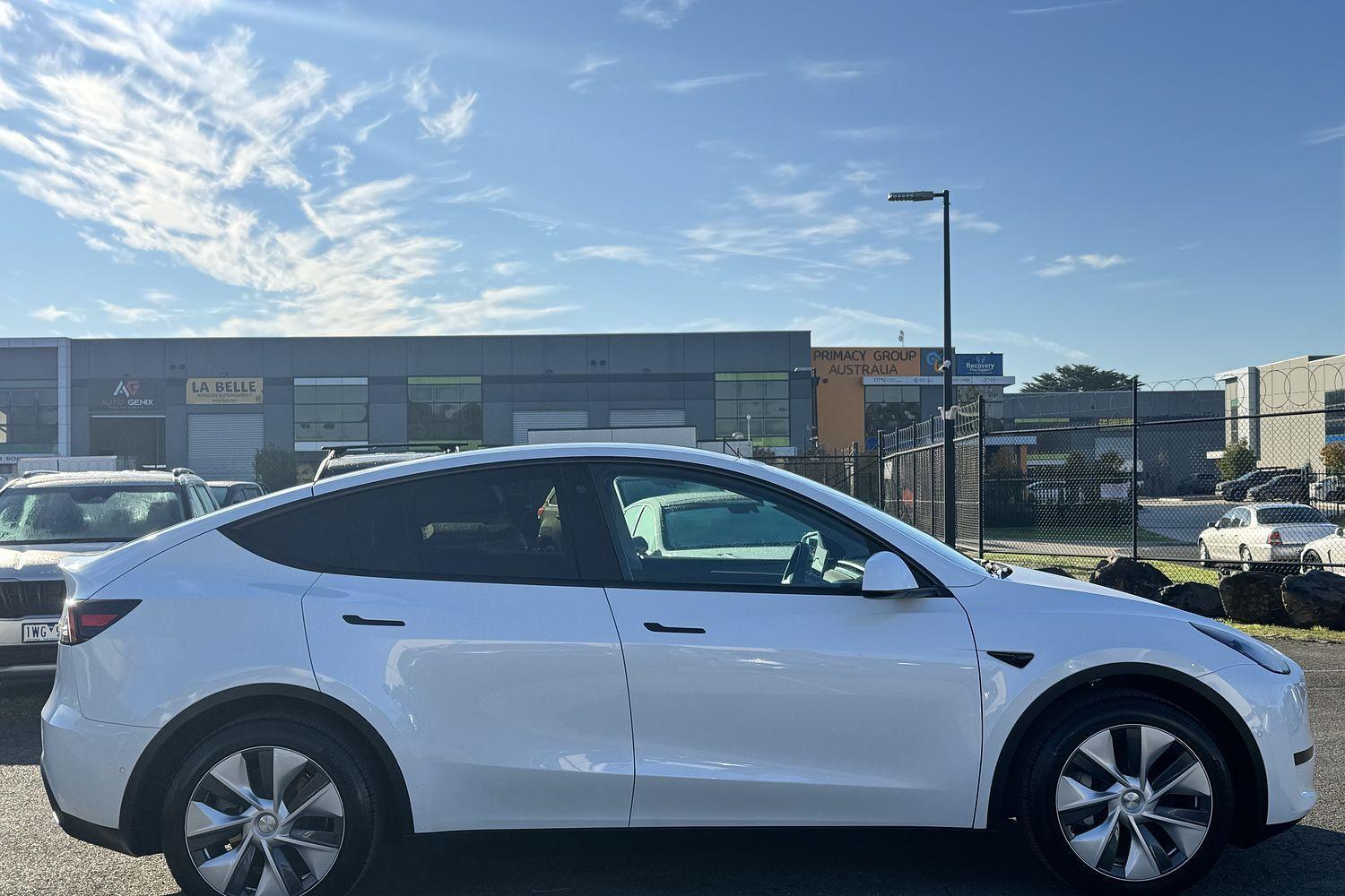 2022 Tesla Model Y Rear-Wheel Drive in White