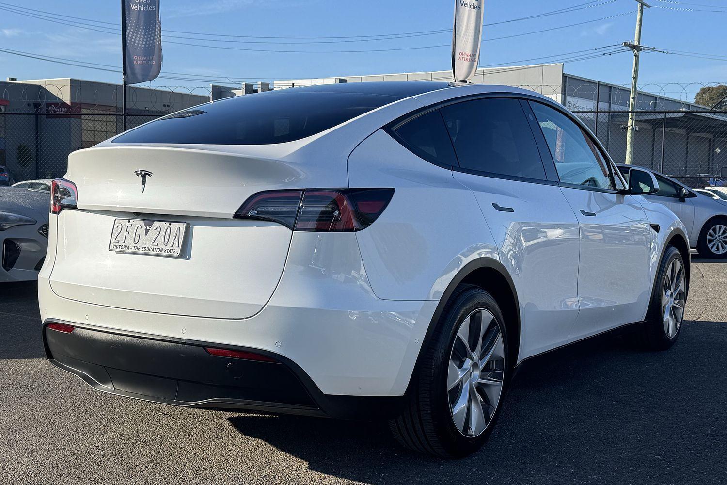 2022 Tesla Model Y Rear-Wheel Drive in White
