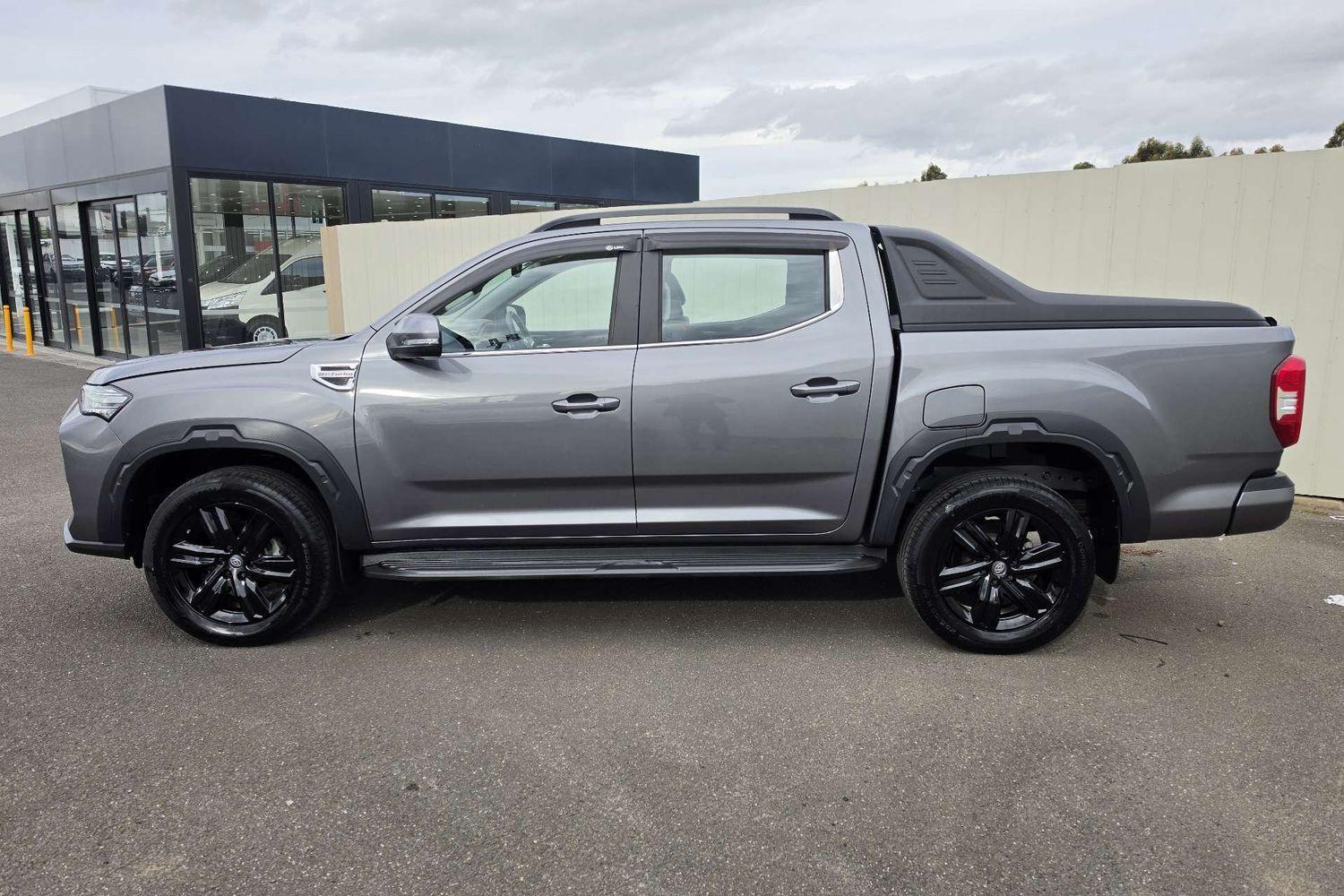2024 LDV T60 Max LUXE in Lava Grey (G)