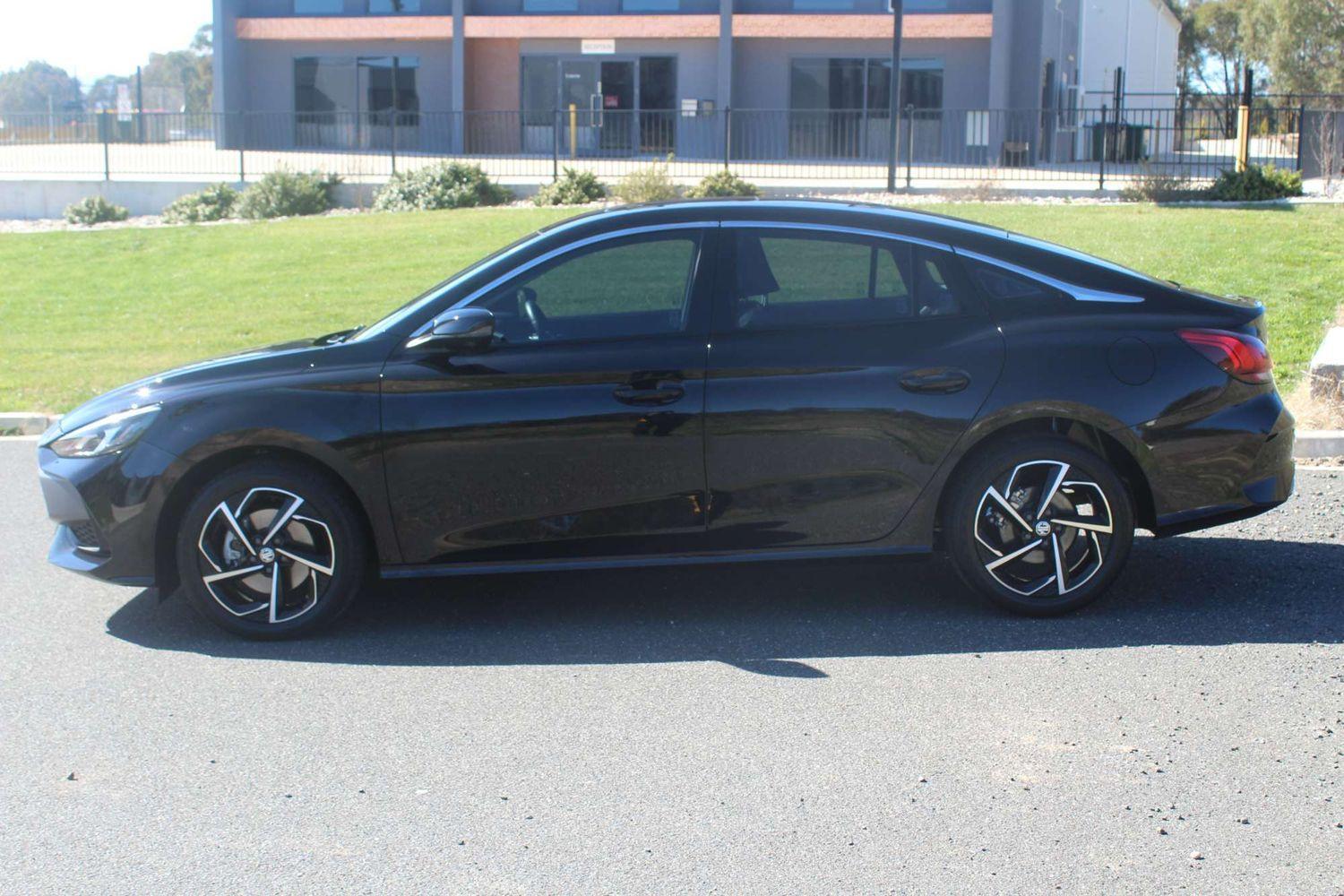 2025 MG MG5 Essence in Black Pearl Metallic