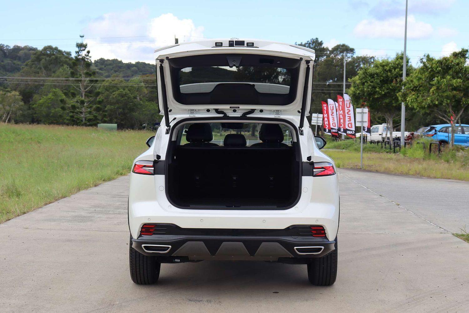 2024 MG HS Essence in Pearl White