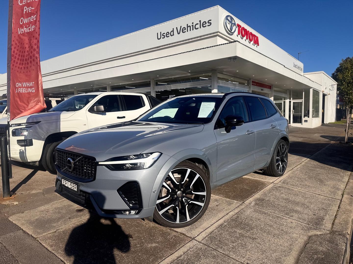 2021 Volvo XC60 T6 R-Design in Blue