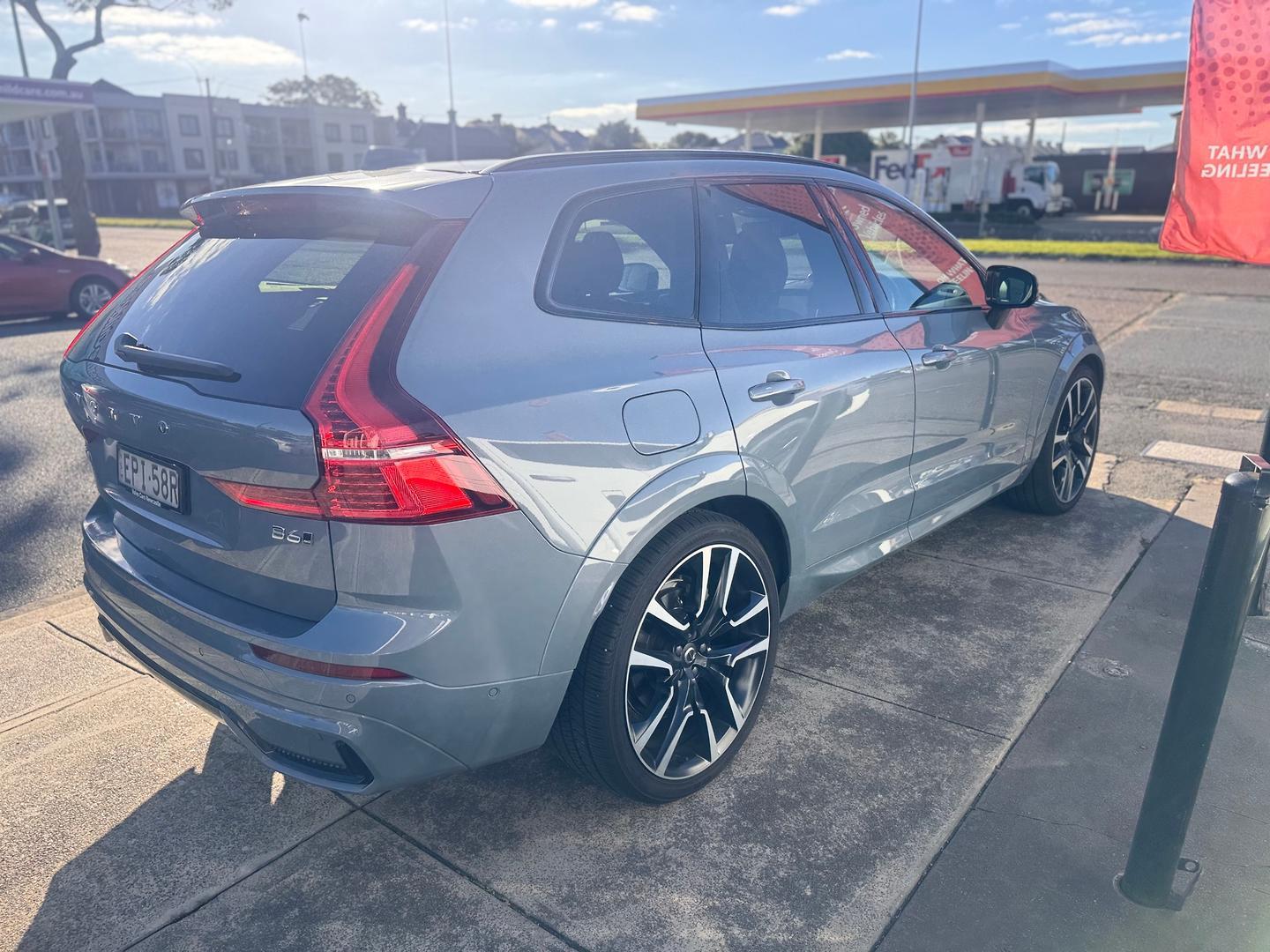 2021 Volvo XC60 T6 R-Design in Blue