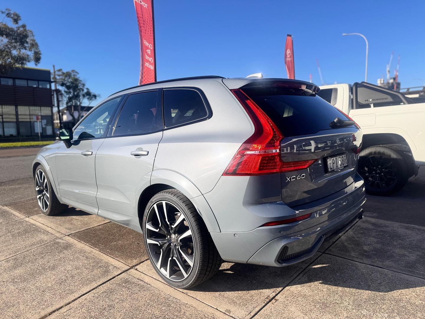 2021 Volvo XC60 T6 R-Design in Blue
