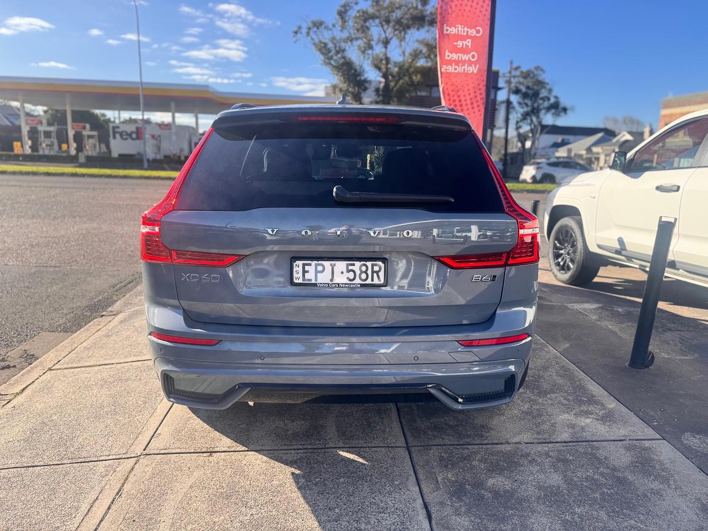 2021 Volvo XC60 T6 R-Design in Blue