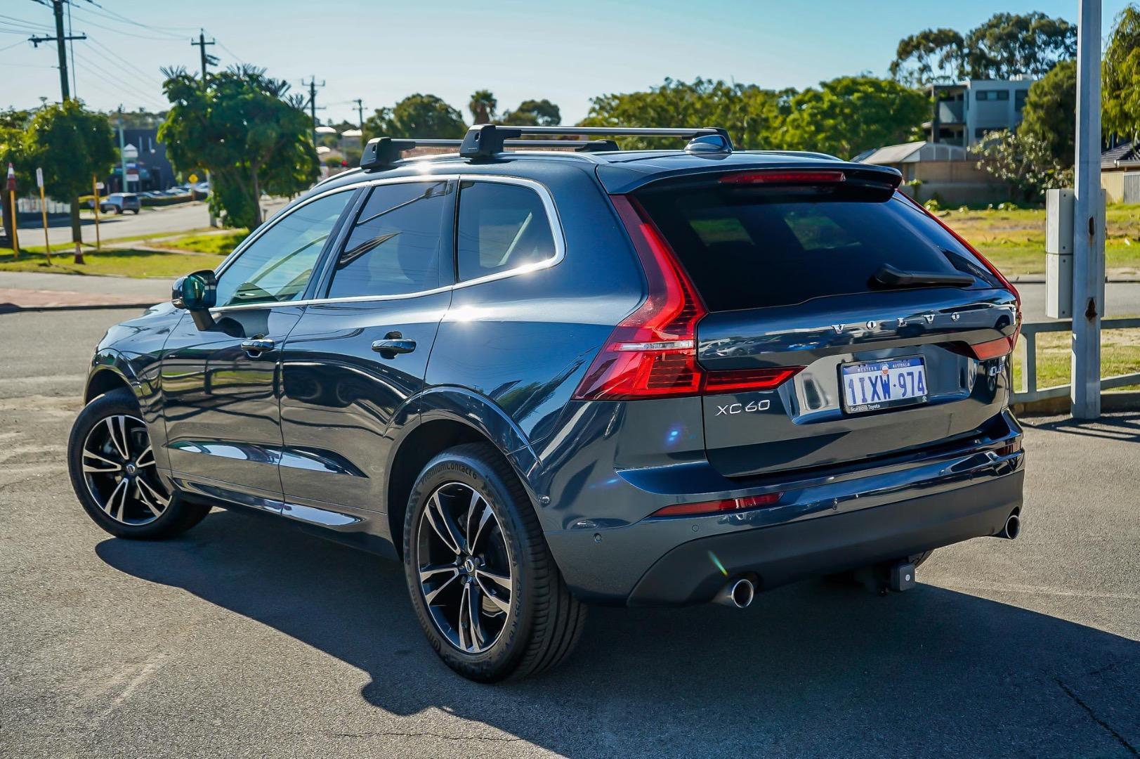 2019 Volvo XC60 D4 Momentum in Blue