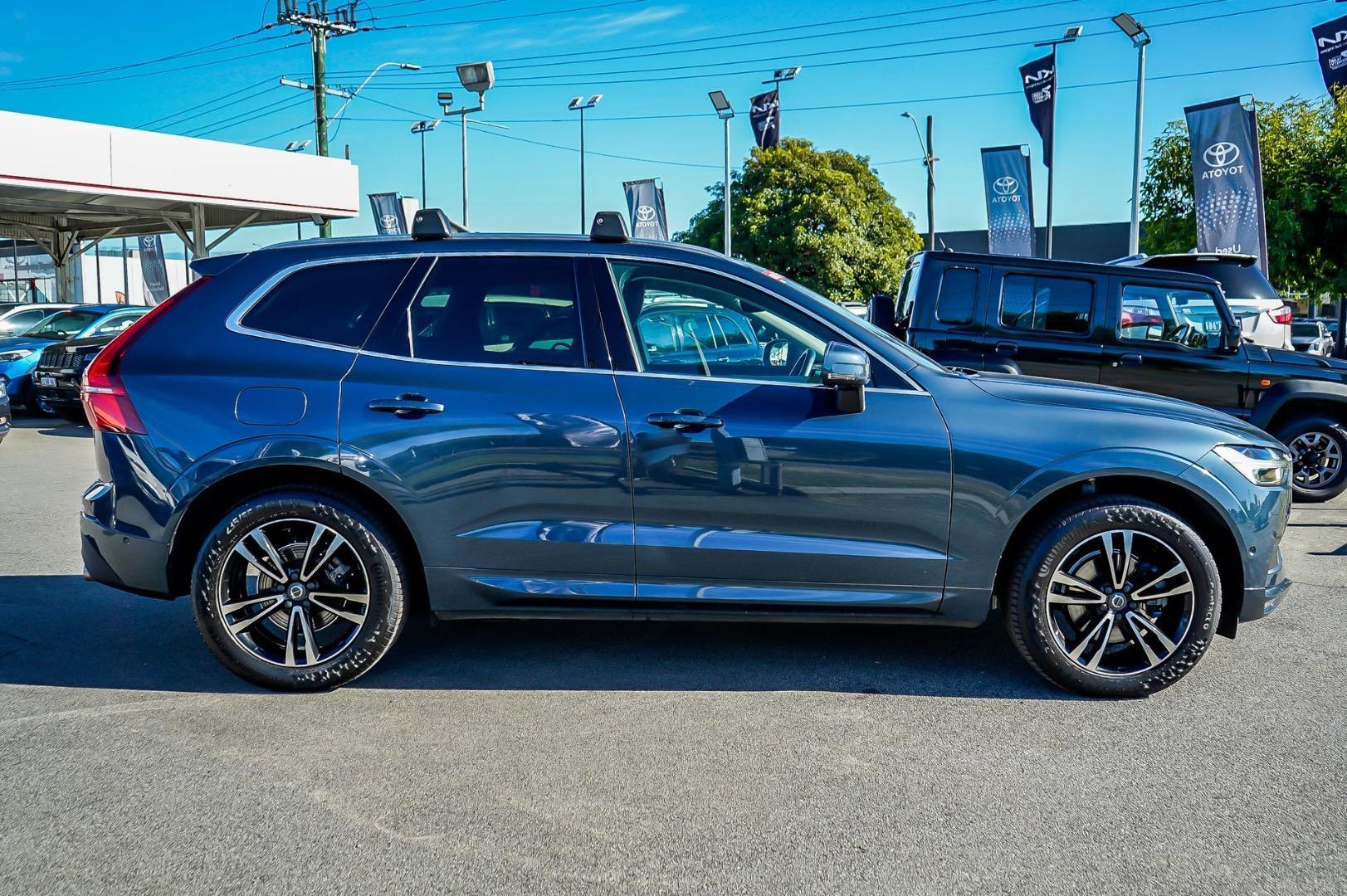 2019 Volvo XC60 D4 Momentum in Blue