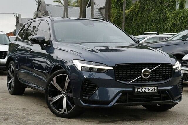 2022 Volvo XC60 Recharge Ultimate T8 Plug-In Hybrid in Denim Blue