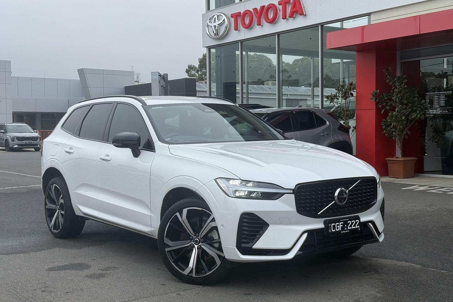 2022 Volvo XC60 Recharge Ultimate T8 Plug-In Hybrid in White