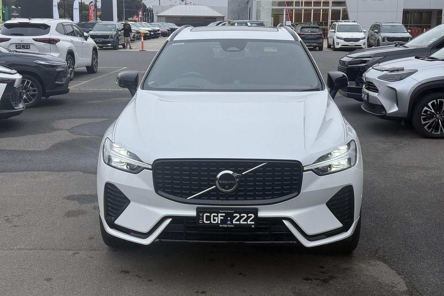 2022 Volvo XC60 Recharge Ultimate T8 Plug-In Hybrid in White