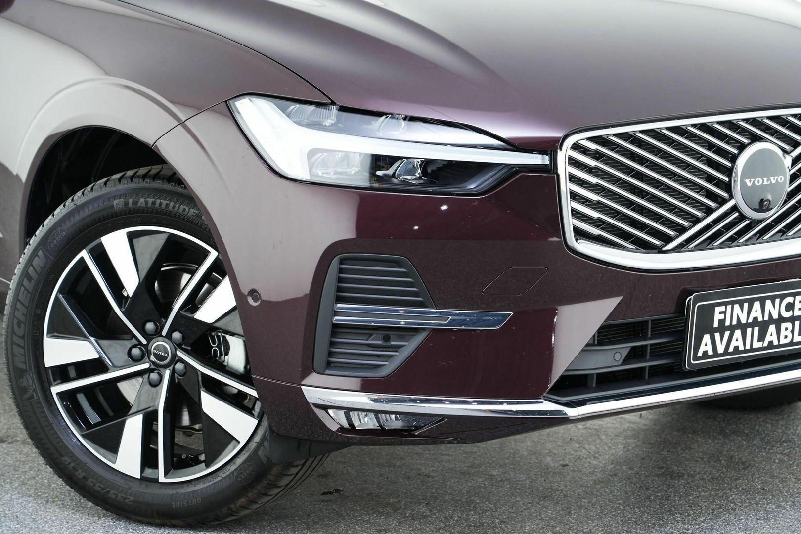 2025 Volvo XC60 Plus B5 Bright in Red