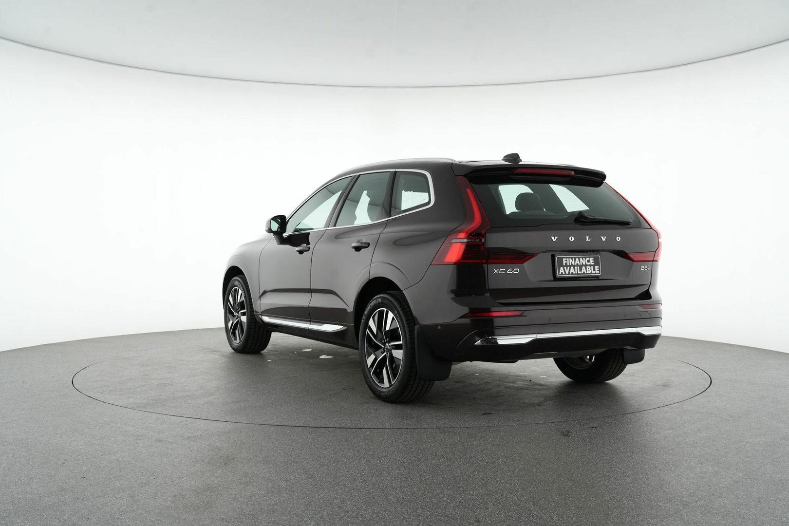2025 Volvo XC60 Plus B5 Bright in Red