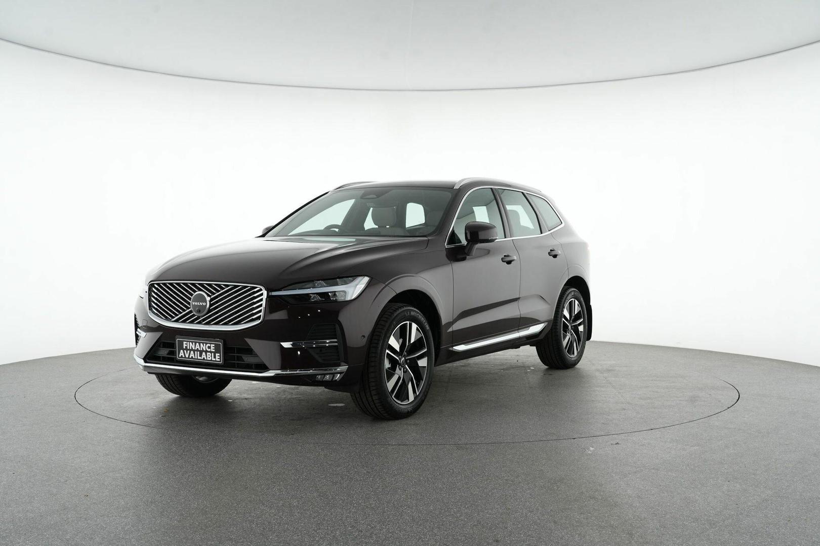 2025 Volvo XC60 Plus B5 Bright in Red