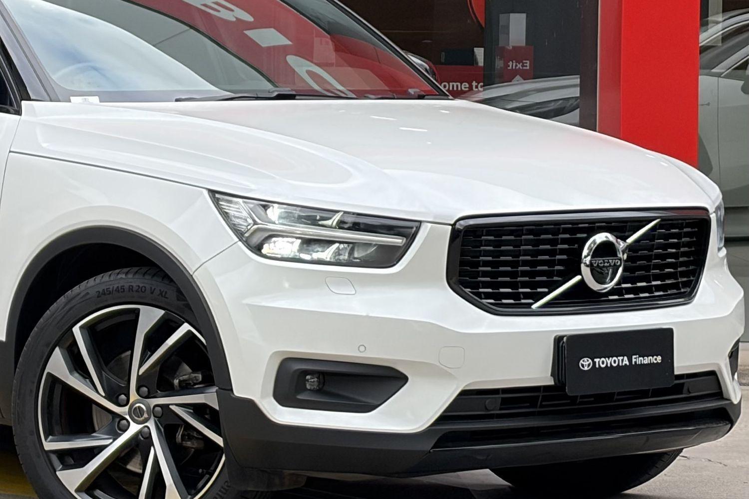 2021 Volvo XC40 T5 R-Design in White