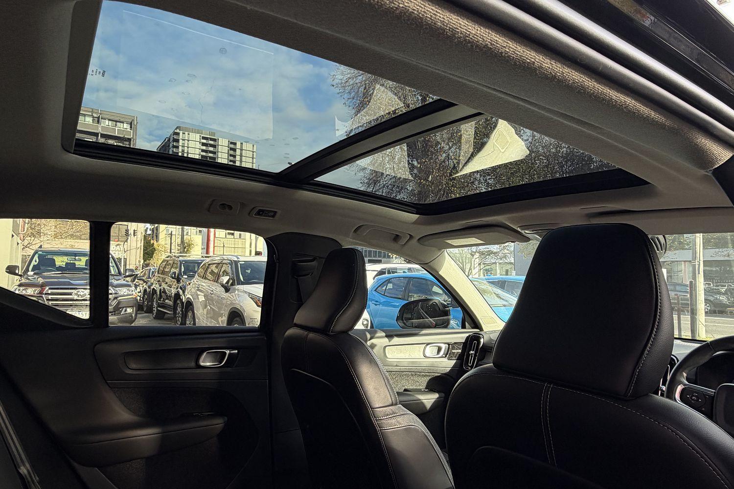 2021 Volvo XC40 T4 Inscription in Black