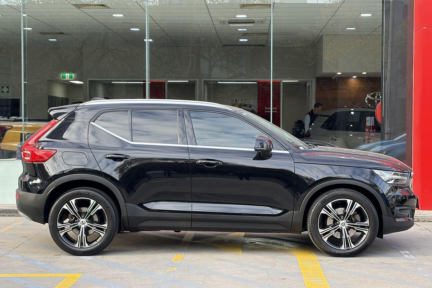 2021 Volvo XC40 T4 Inscription in Black