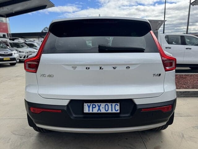 2021 Volvo XC40 T4 Inscription in White
