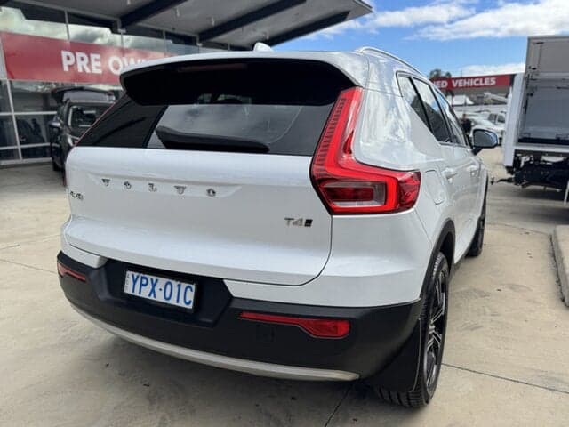 2021 Volvo XC40 T4 Inscription in White
