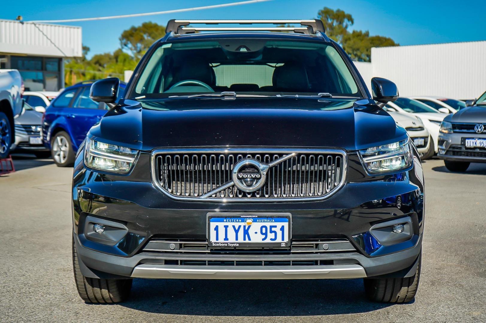 2022 Volvo XC40 Plus B4 in Black