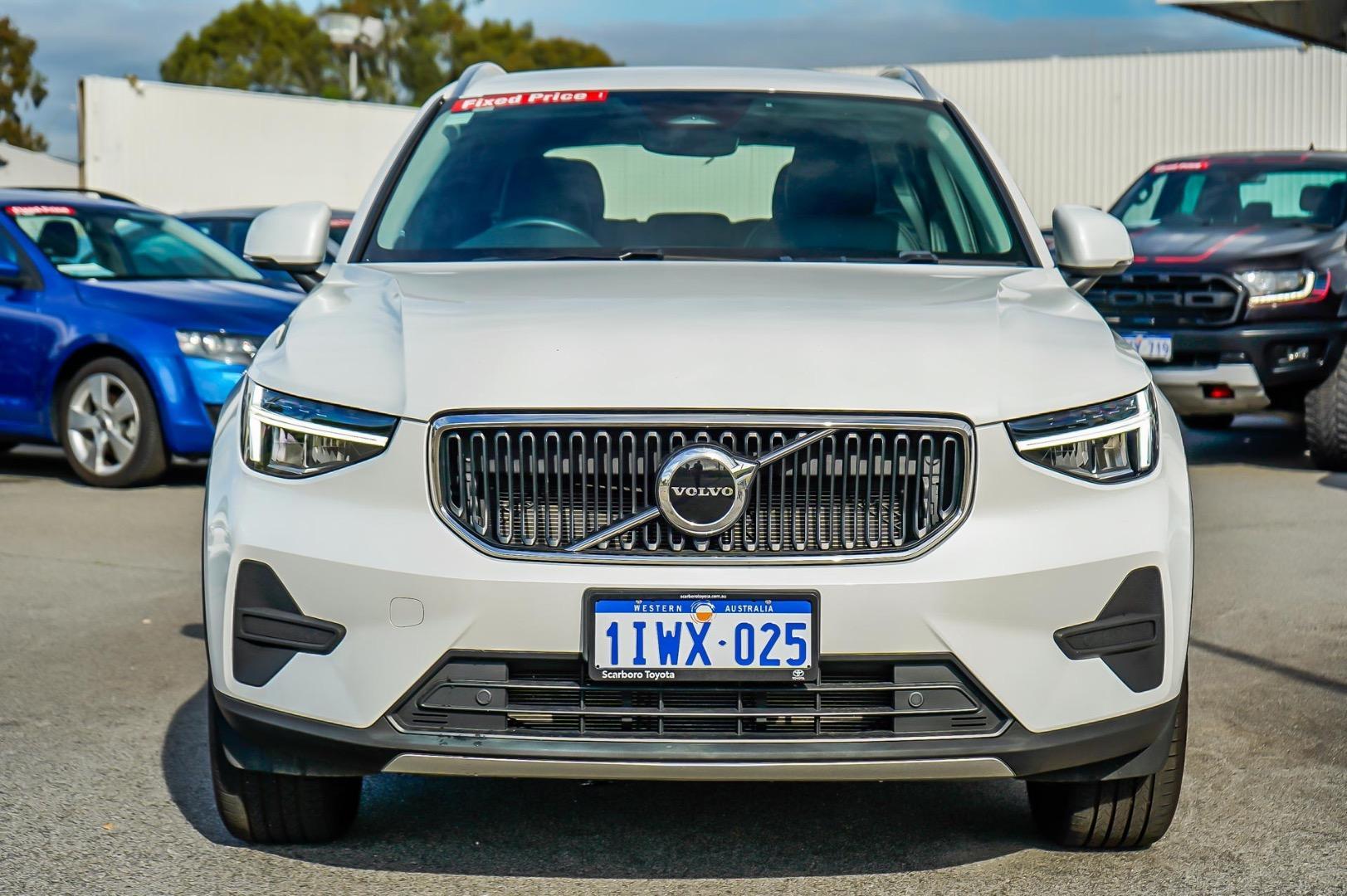 2023 Volvo XC40 Ultimate B4 Bright in White