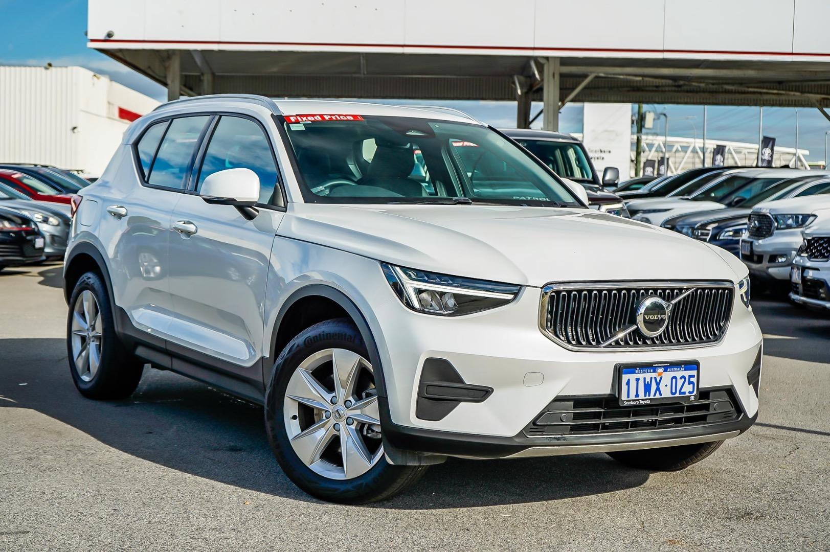 2023 Volvo XC40 Ultimate B4 Bright in White