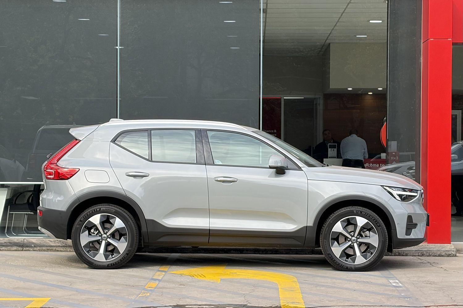 2024 Volvo XC40 Plus B4 in Grey