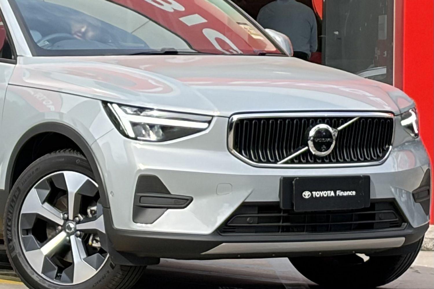 2024 Volvo XC40 Plus B4 in Grey