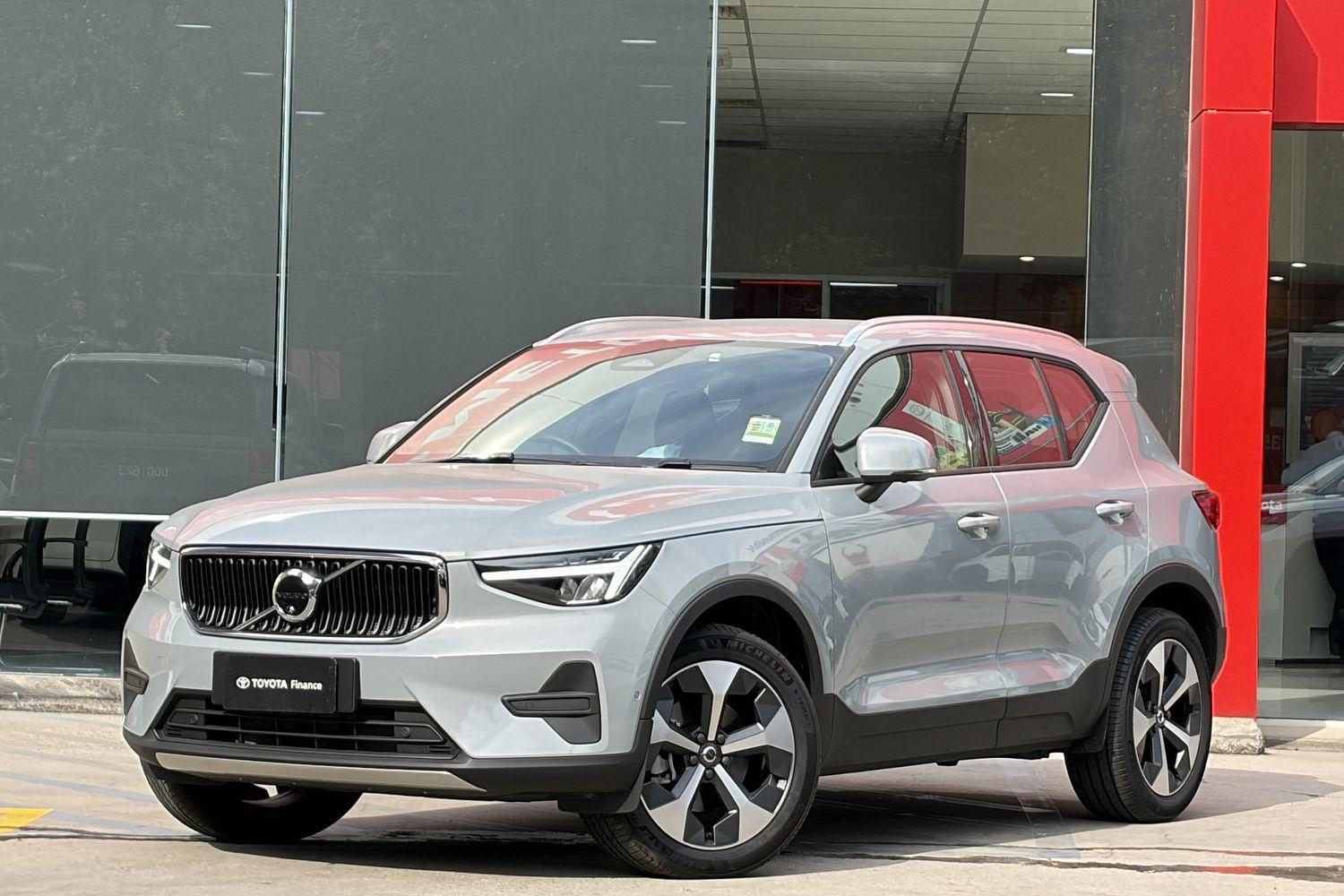 2024 Volvo XC40 Plus B4 in Grey