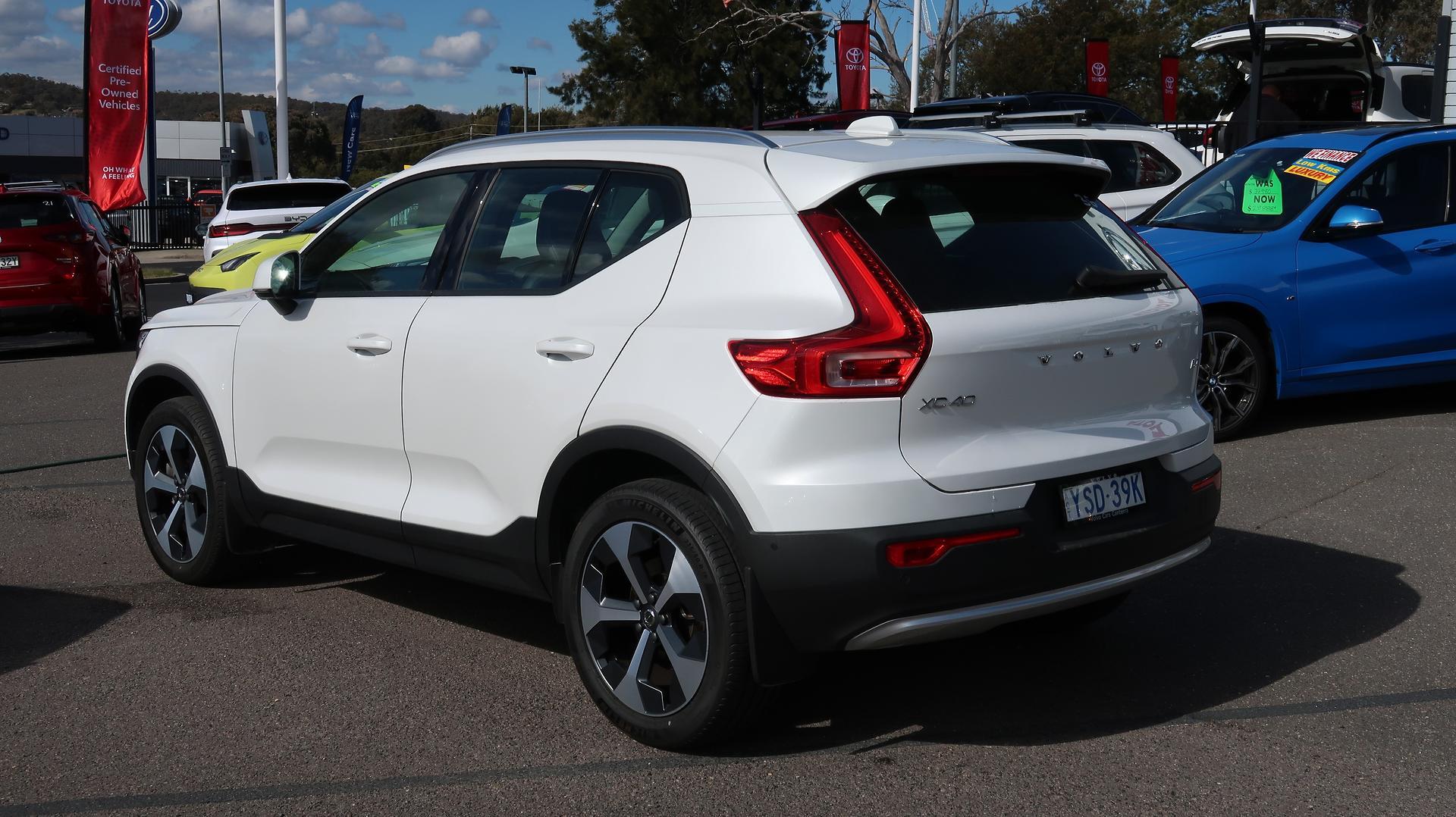 2024 Volvo XC40 Plus B4 in White