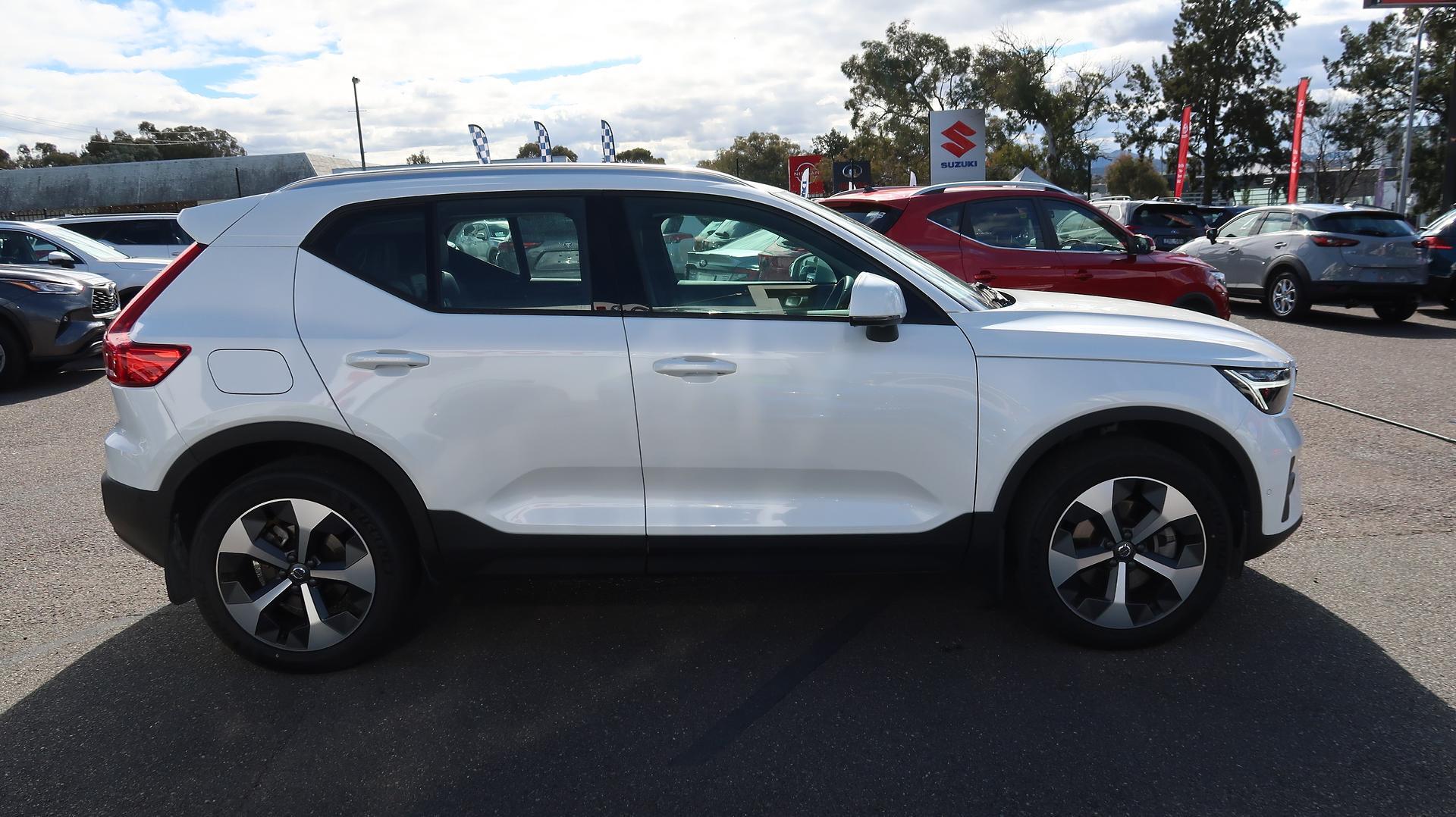 2024 Volvo XC40 Plus B4 in White