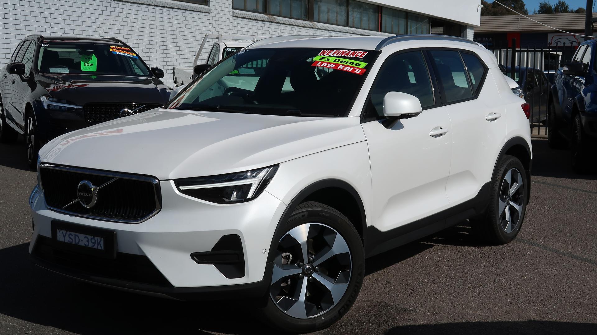 2024 Volvo XC40 Plus B4 in White