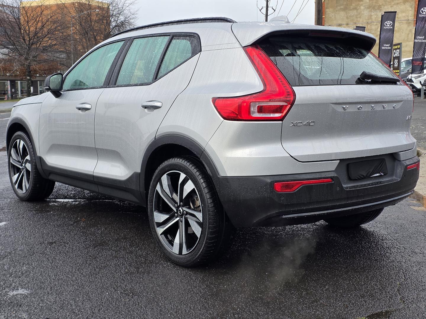 2022 Volvo XC40 Ultimate B5 Dark in Other