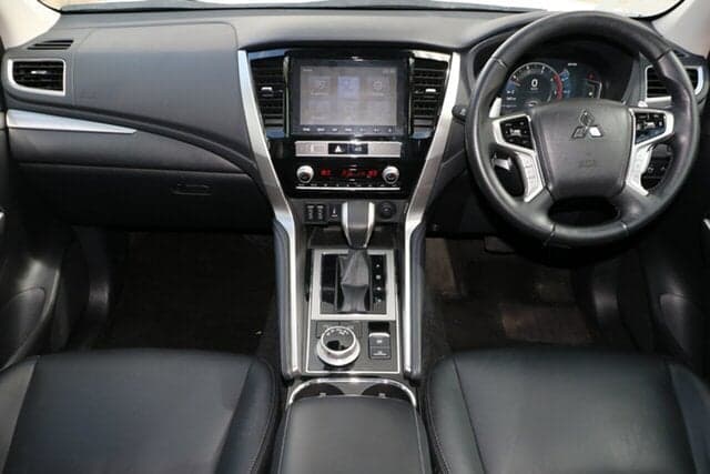 2020 Mitsubishi Pajero Sport Exceed in White