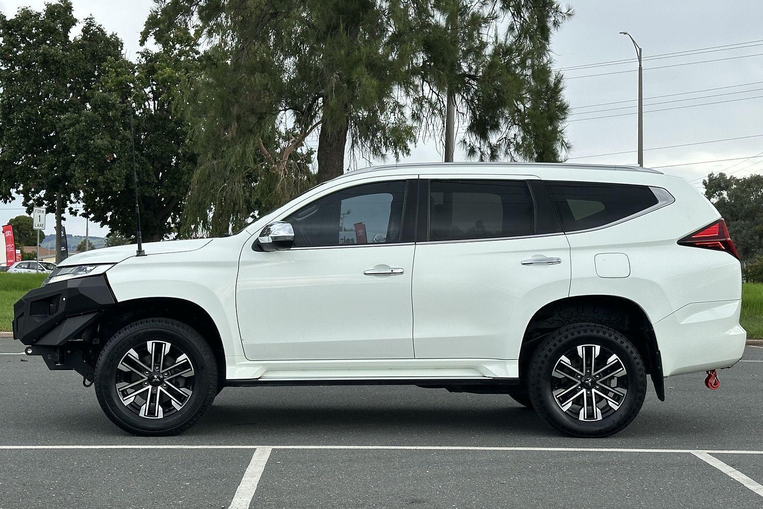 2021 Mitsubishi Pajero Sport Exceed in White