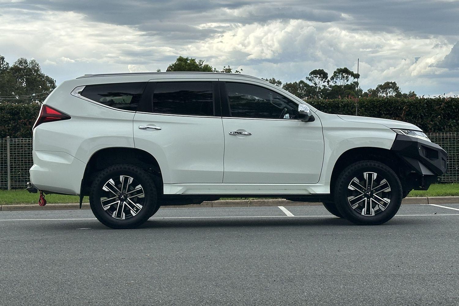 2021 Mitsubishi Pajero Sport Exceed in White