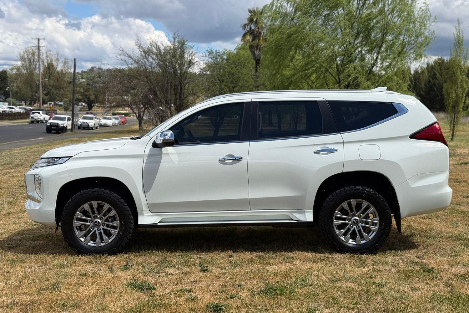 2023 Mitsubishi Pajero Sport GLX in White