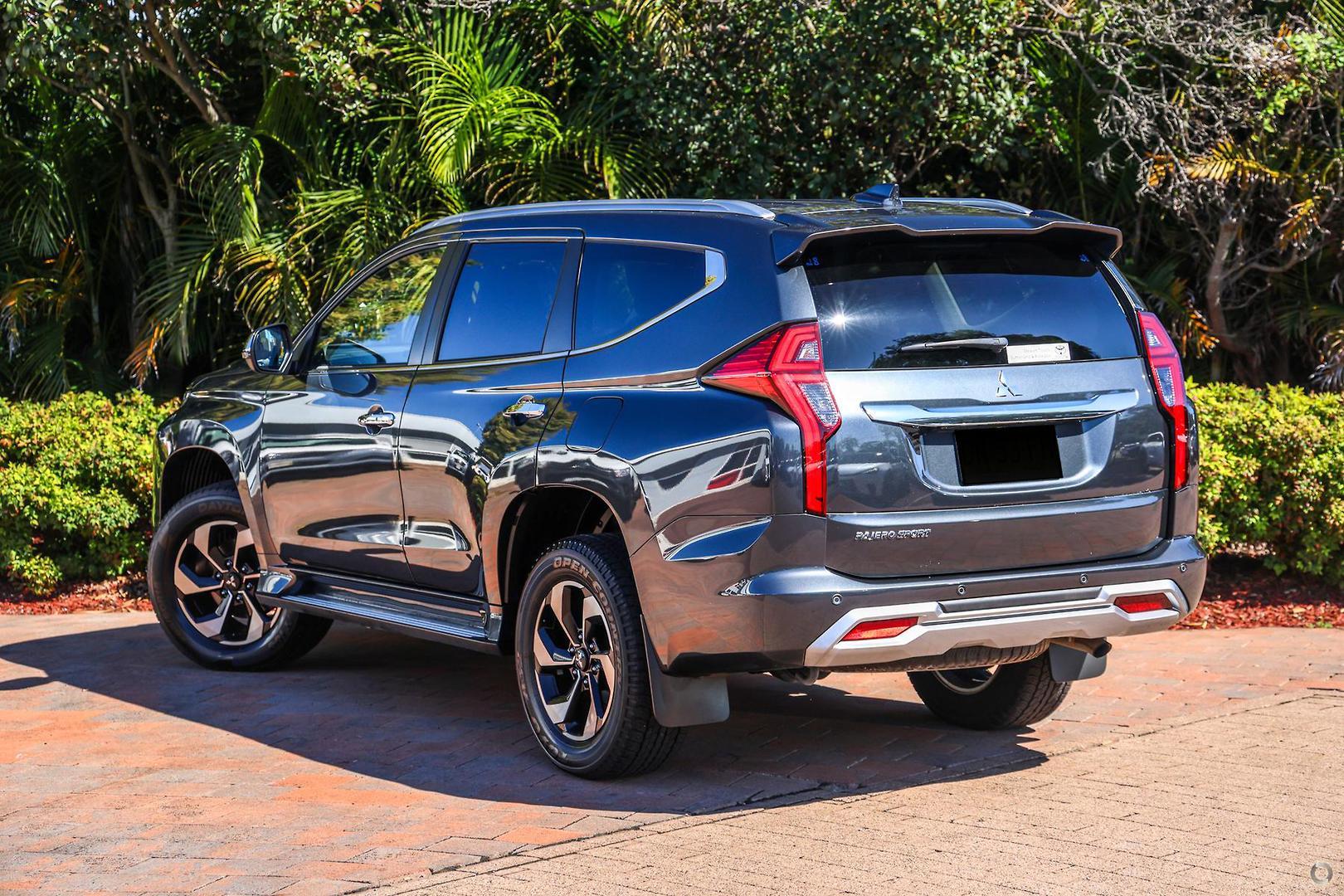 2025 Mitsubishi Pajero Sport GLS in Grey