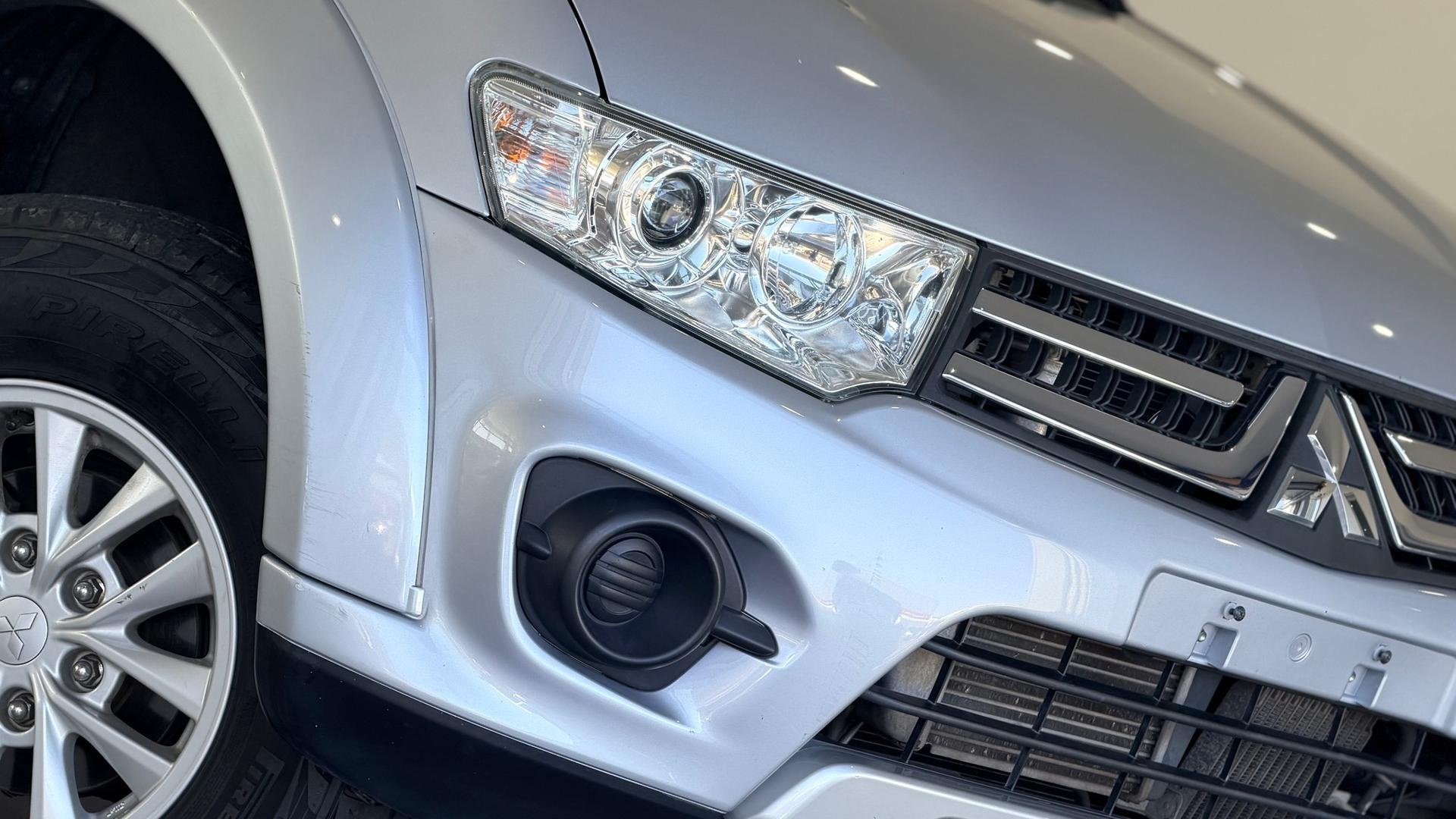 2015 Mitsubishi Challenger Base in Silver