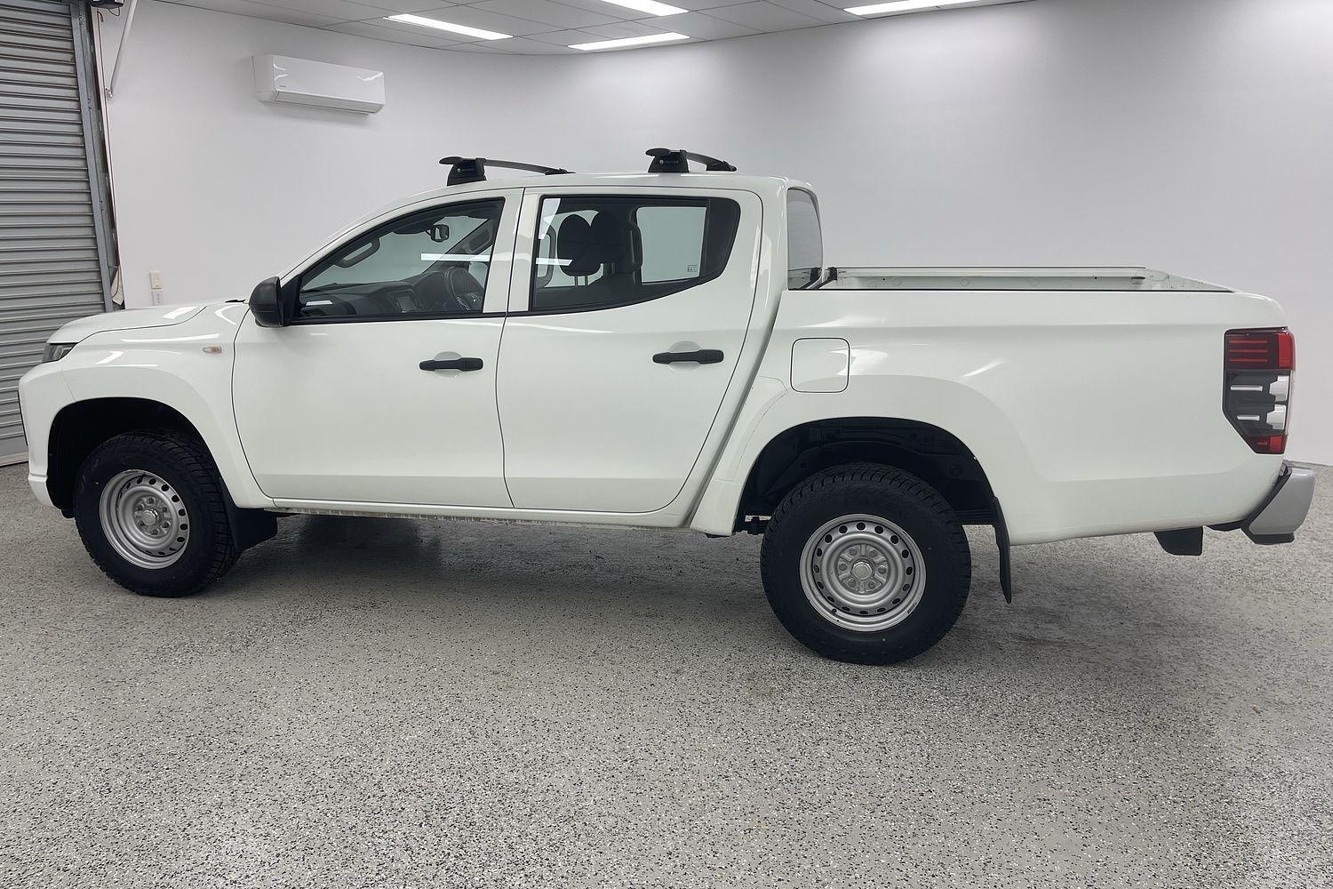 2022 Mitsubishi Triton GLX in White