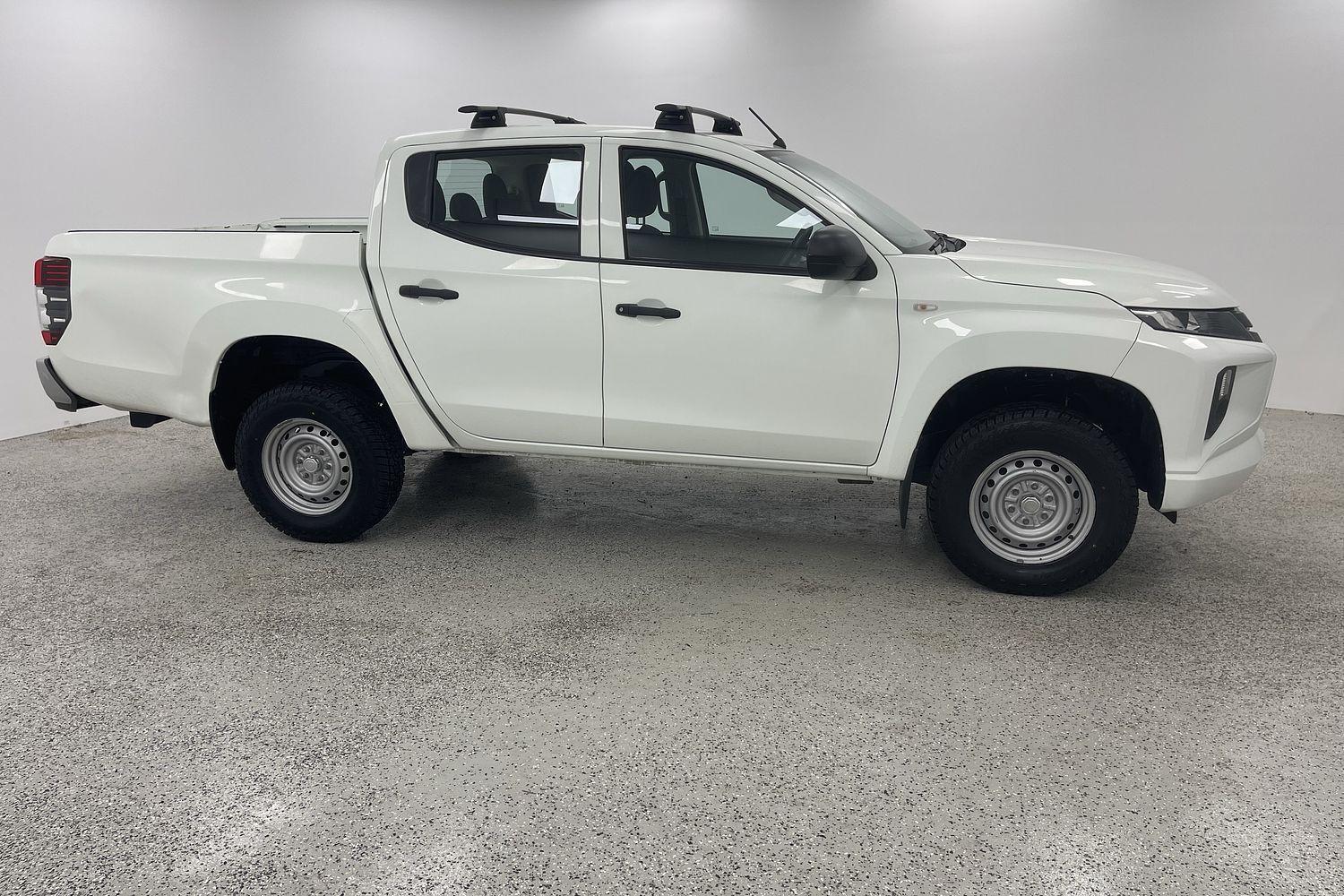 2022 Mitsubishi Triton GLX in White