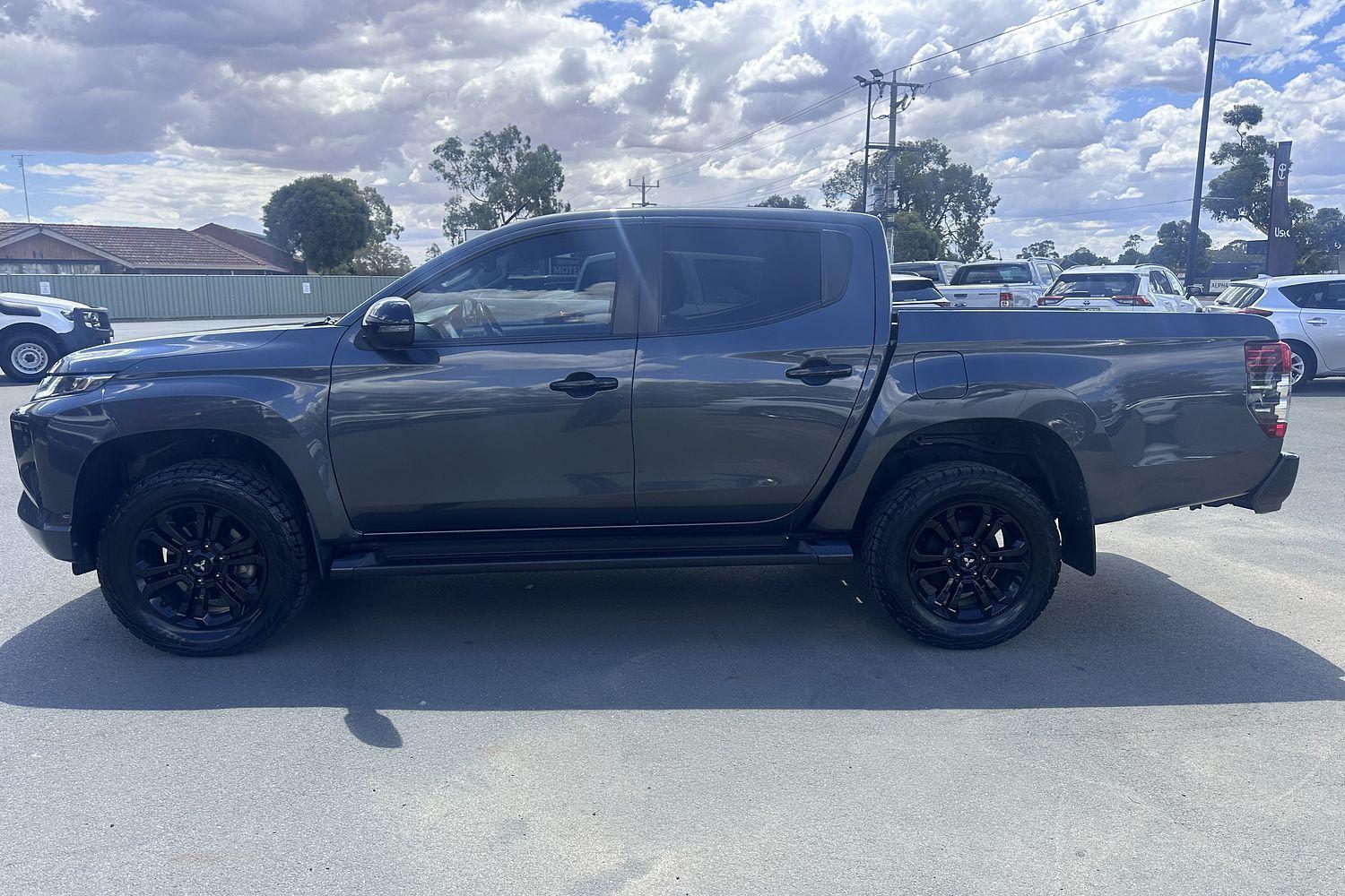 2022 Mitsubishi Triton GSR in Grey