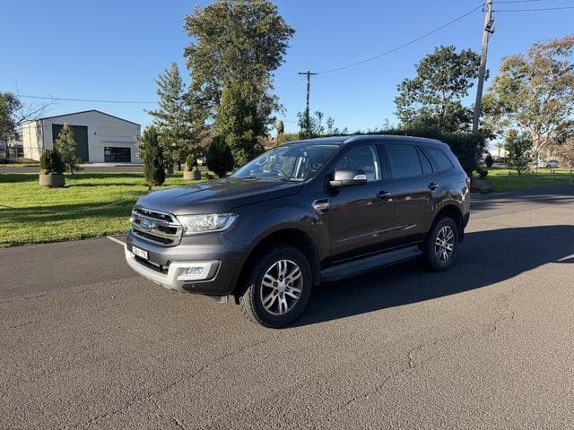 2016 Ford Everest Trend in Meteor Grey